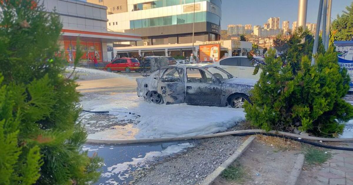 Tokat’ta park halindeki otomobil yandı