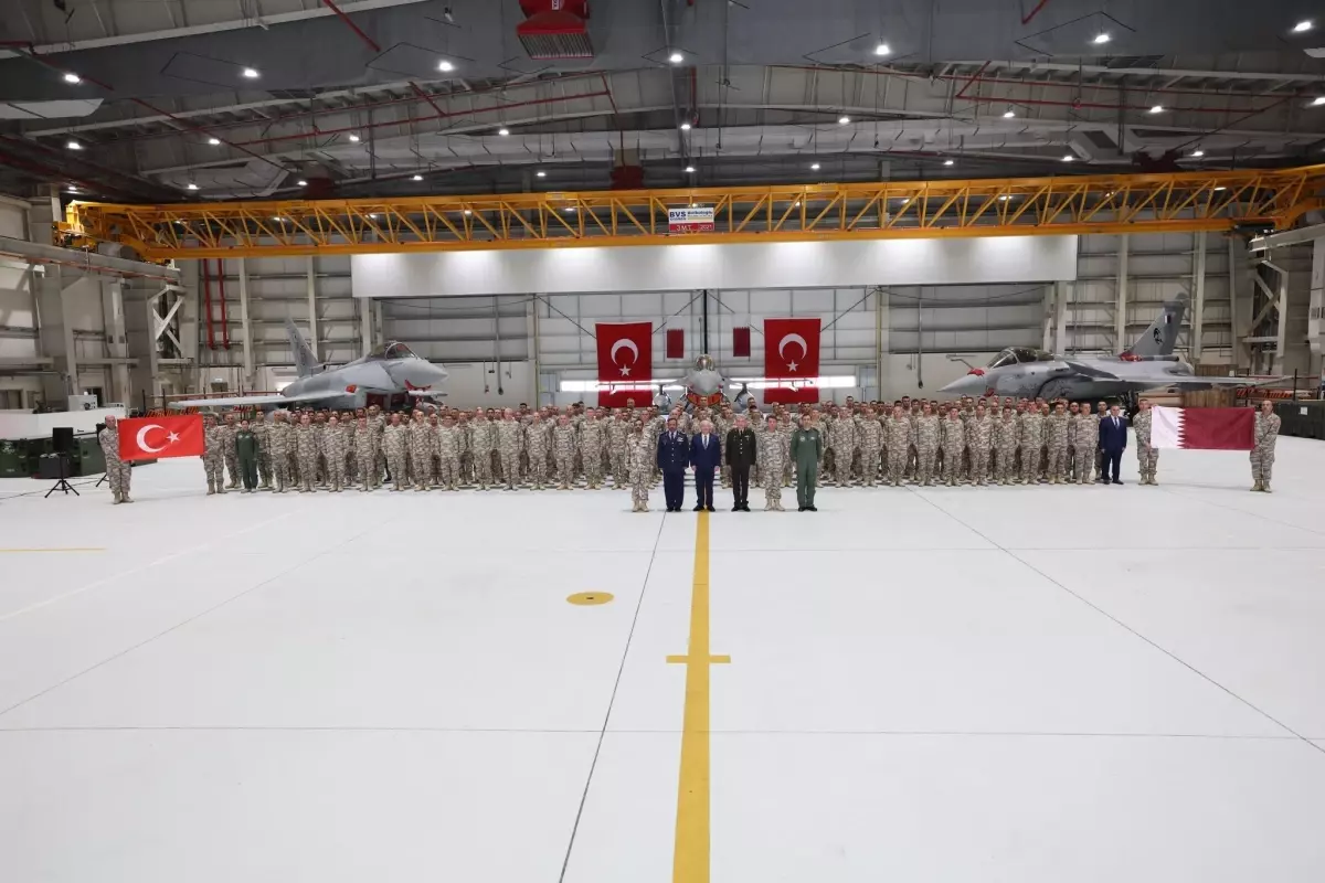 Bakan Güler, Katar Türk Hava Unsur Komutanlığı’nı ziyaret etti