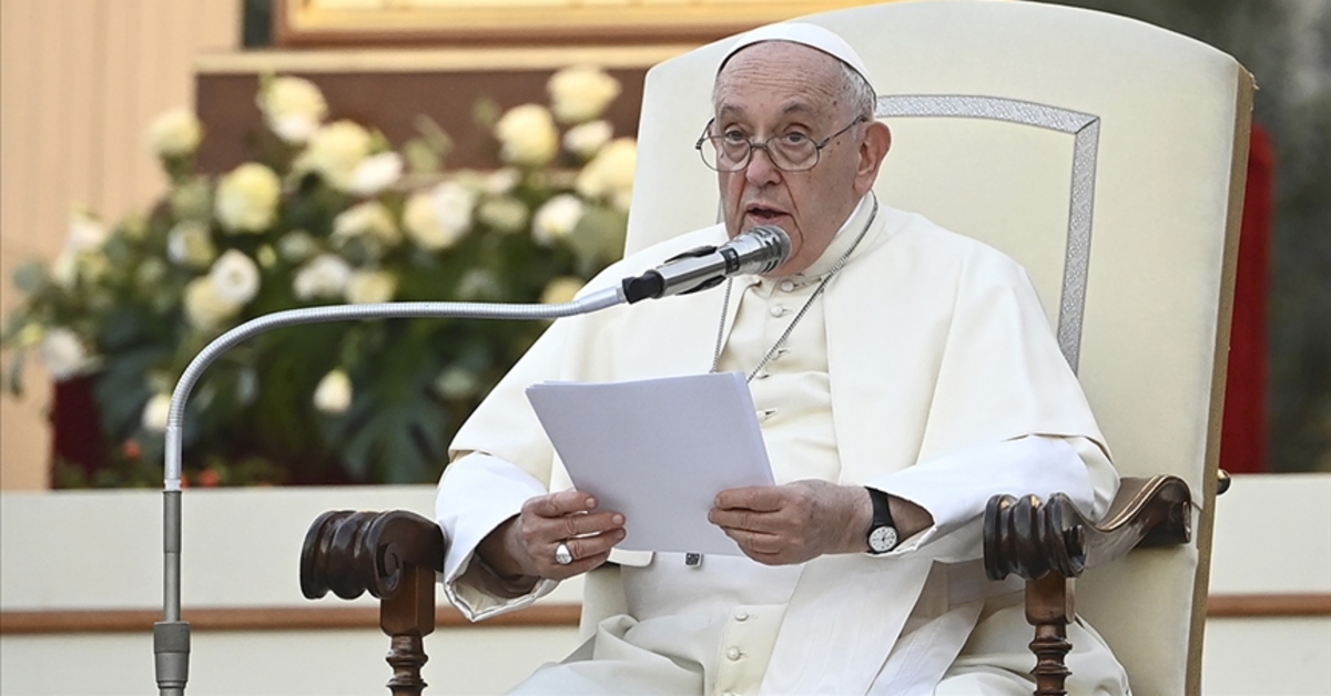 Papa, Irak ziyaretinde iki suikast girişimi atlattığını açıkladı