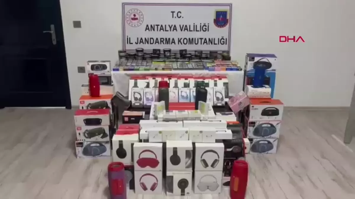 Manavgat’ta Kaçak Tütün ve Eşya Operasyonu